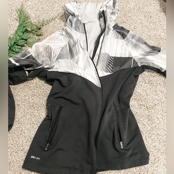 Nike Women's Black and Gray Jacket - Picture 1 of 7